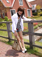 Hotties Rimu Endo and Ueno Misaki showing off